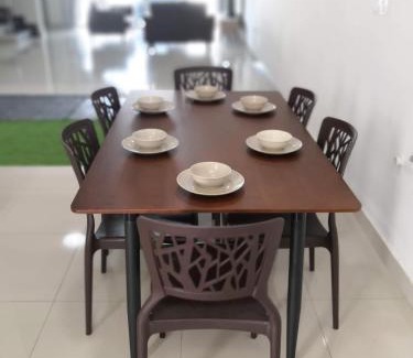 Jenjarom House | Immaculate Homestay @ Kota Kemuning - Rimbayu, 4-Star Stay