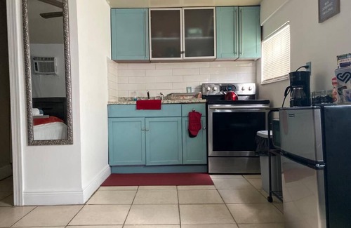 Seybold Apartment | Immaculate Guesthouse Near Wynwood & Art District - Rated 10/10