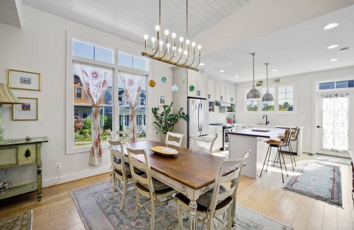 Locust Grove House | Sparkling & Joyful Charlottesville Cottage