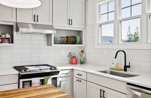 Locust Grove House | Sparkling & Joyful Charlottesville Cottage