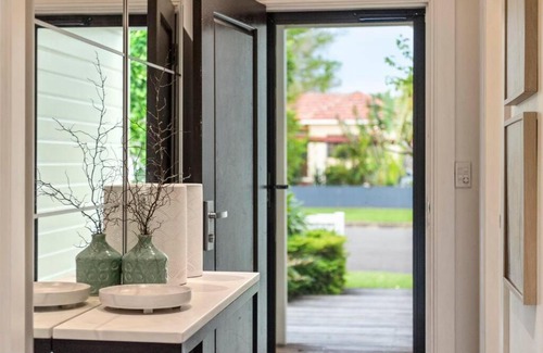 Shellharbour House | Modern Holiday Home in Shellharbour - Pet Friendly Retreat