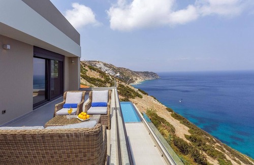 Agia Pelagia Villa | Relaxing Getaway with Ocean Views and Heated Pool
