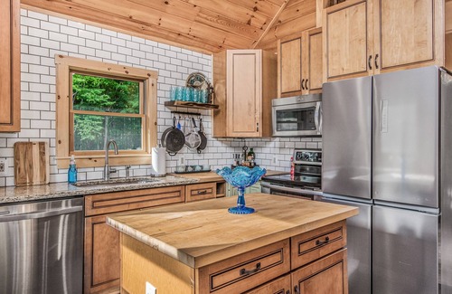 Denver Cabin | Relaxing Private Log Cabin with Hot Tub and Firepit