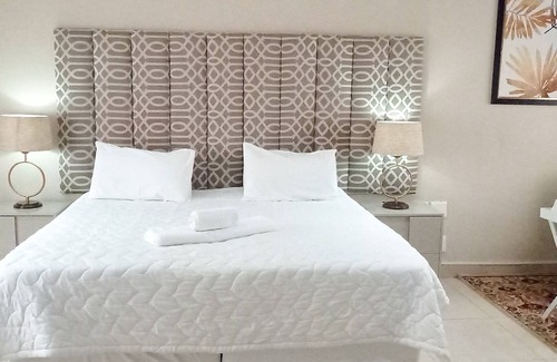 Rustenburg Hotel | Relax at Sparkling Waters Hotel & Spa with Pool and Dining