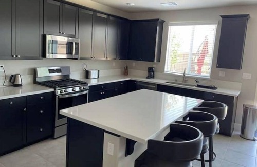 Sparks House | Family-Friendly Sparks/Reno Getaway with Kitchen & Breakfast