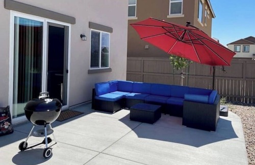 Sparks House | Family-Friendly Sparks/Reno Getaway with Kitchen & Breakfast