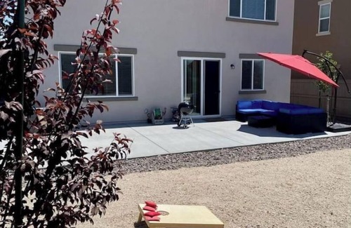 Sparks House | Family-Friendly Sparks/Reno Getaway with Kitchen & Breakfast