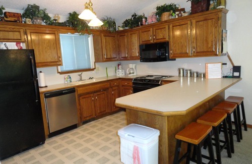 Lost Bridge Village House | Lakefront Escape: Family-Friendly with Pool & Marina Access