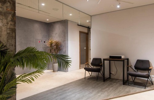 Central District Hotel | Experience Comfort at Sparrow Hotel with Family-Friendly Amenities