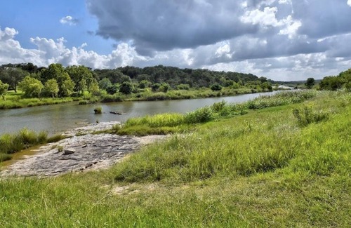 Johnson City House | Sparrow Ridge> Unparalleled Sunset Views, Private Texas Hill Country Retreat