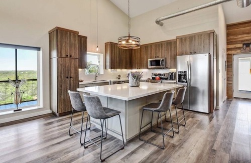 Johnson City House | Sparrow Ridge> Unparalleled Sunset Views, Private Texas Hill Country Retreat