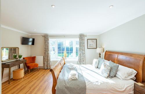 Newton Stewart Apartment | Cozy Sparrowhawk Cottage with Hot Tub & Family Friendly Perks