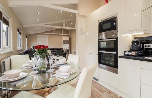 Icklesham House | Discover Sparrows Den Lodge: A 4-Star Guest Favorite