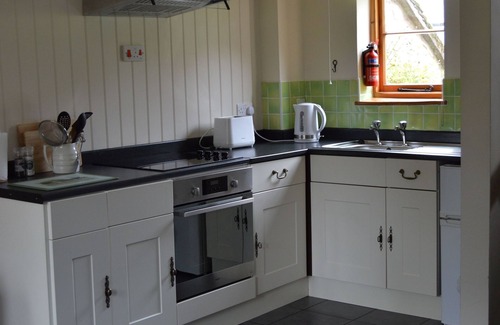 Hay-on-Wye Cottage | Cozy Sparrows Nest Cottage with Kitchen & Pet-Friendly Stay