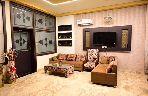 Jaipur Hotel | Relax at Sparsh Canopy Resort with Pool and Family Dining