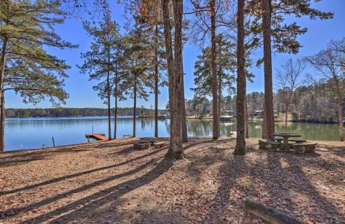 Milledgeville House | Experience Sparta Lake Home with Deck & Pool Access