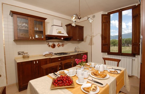 Cannara Apartment | Ideal 3-Bedroom Apartment for Exploring Umbria's Treasures