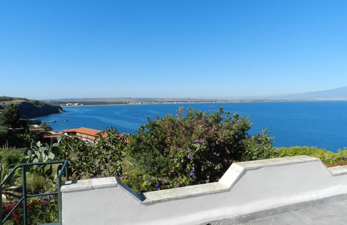 Costa Saracena-Castelluccio Villa | Prime Location with Ocean Views and Spa Amenities