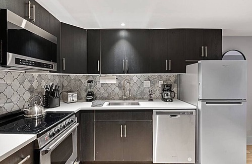 Melrose Condo | Cozy SpeakEasy Suite with Fireplace & Free Parking