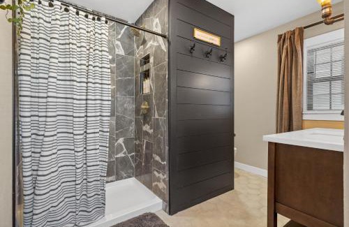 Spearfish House | Cozy Spearfish Cottages: Pet-Friendly with Hot Tub Access
