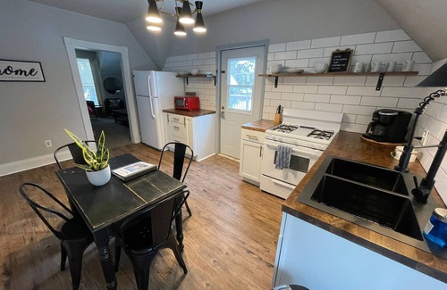 Spearfish Cottage | Pet-Friendly Spearfish Cottages with Spa & Hot Tub - Rated 9.8