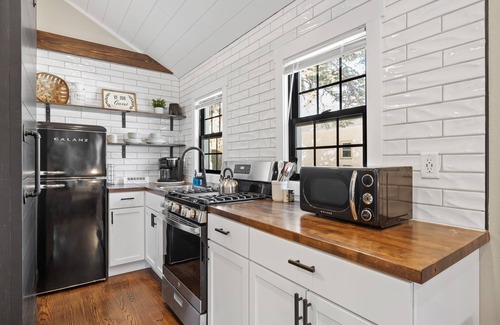 Spearfish Cottage | Pet-Friendly Spearfish Cottages with Spa & Hot Tub - Rated 9.8