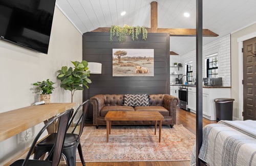 Spearfish Cottage | Pet-Friendly Spearfish Cottages with Spa & Hot Tub - Rated 9.8