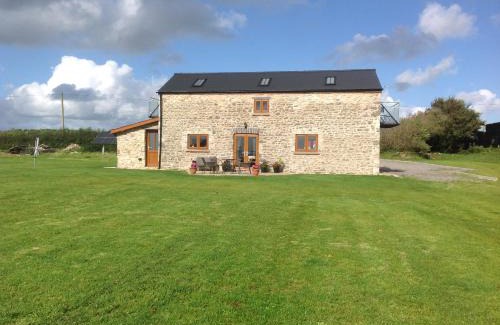 Vale of Glamorgan House | Experience The Gallops: Dog-Friendly Cottage Retreat