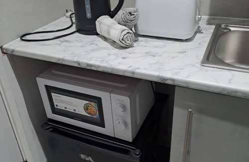 Hendon Apartment | *Special Beautiful Studio Flat (Professional)