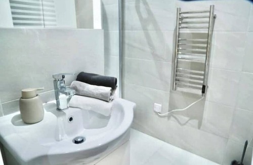 Hendon Apartment | *Special Beautiful Studio Flat (Professional)