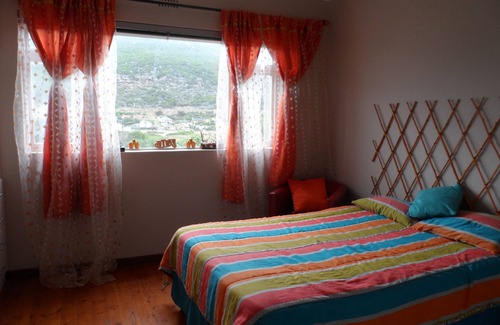 Fish Hoek Bed & Breakfast | Cozy Cape Town Retreat: Room by the Beach with Kitchen