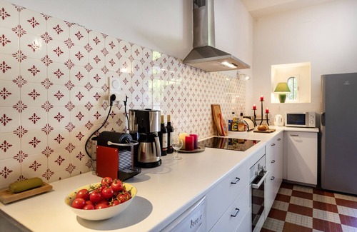 Castelnaudary House | Exclusive 20% Off with Pool and Family-Friendly Amenities