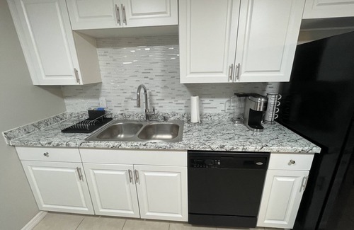 Apopka House | Discover The Blue Moon Escape: 9.8 Rated with Breakfast!