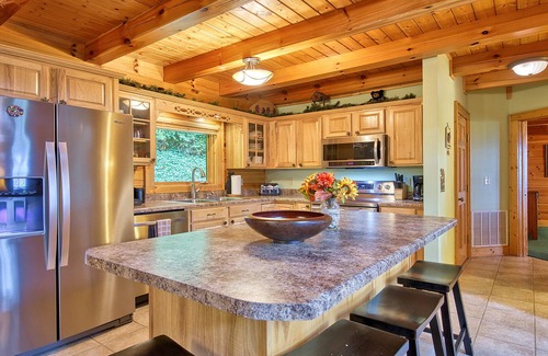 Waynesville House | Experience Dancing Bear in a Smoky Mountain Retreat