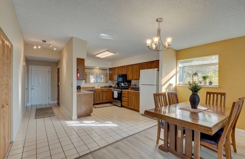 Northeast Reno House | Unforgettable Skyline Escape in Lake Tahoe with Spa & Events