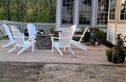 Hot Springs House | Relax in Our Colonial Williamsburg Hot Springs Retreat
