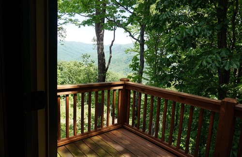 Hays Cabin | Guest Rated: 10/10 Cozy Cabin with Pool near Wine Country