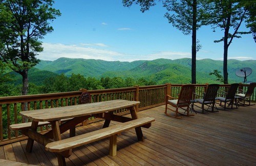 Hays Cabin | Guest Rated: 10/10 Cozy Cabin with Pool near Wine Country