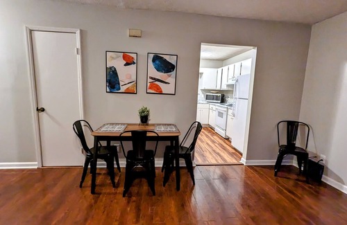 Calhoun House | Tranquil 2br Retreat with Pool and Family Amenities