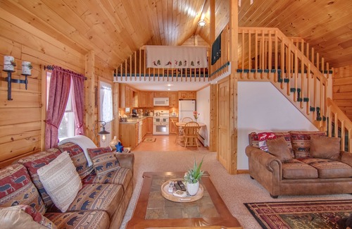 North Woodstock Cabin | Unforgettable Romantic Getaway with Spa and Hot Tub