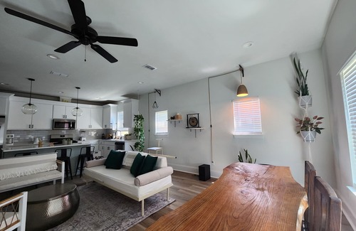 Tallahassee House | Elegant 3b Home with Spa, Steps from Dining & Shopping