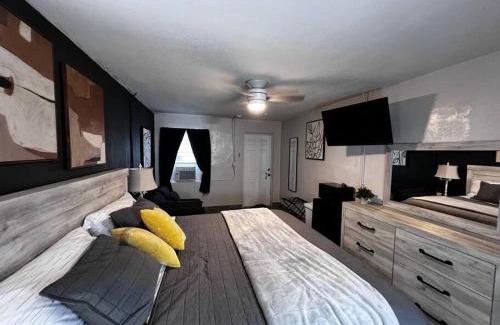 Bryant Ski Chalet | Cozy King Bed Retreat - Guest Rated 9/10, Pet Friendly
