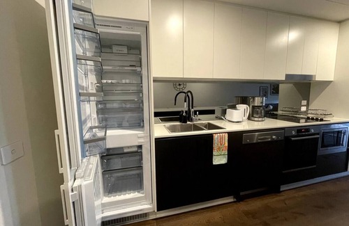 Kingston Apartment | Central Kingston Apartment: Family-Friendly & Highly Rated 9/10