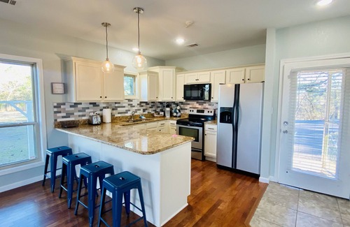 Jones Mills Condo | Scenic Retreat with Mountain Views & Pool at Lake Catherine
