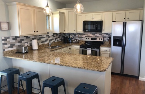 Jones Mills Condo | Scenic Retreat with Mountain Views & Pool at Lake Catherine