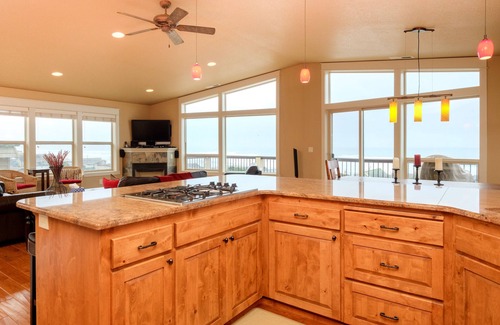Roads End House | Stunning 180° Ocean View with Hot Tub - Top Rated 9.8/10