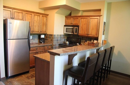 Sun Peaks Condo | Idyllic Ski-in/Ski-out 3 Bdrm Retreat with Hot Tub & Views