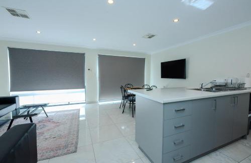 Brabham House | Impressive 3 Bedroom, 2 Bathroom Family Getaway