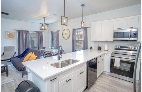 Denver Heights Apartment | Beautiful 3 BR Apartment Perfect for Downtown Getaways
