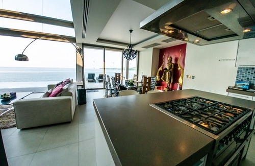 Kamala Villa | Oceanfront Villa with Pool & Chef Service - Rated 10/10